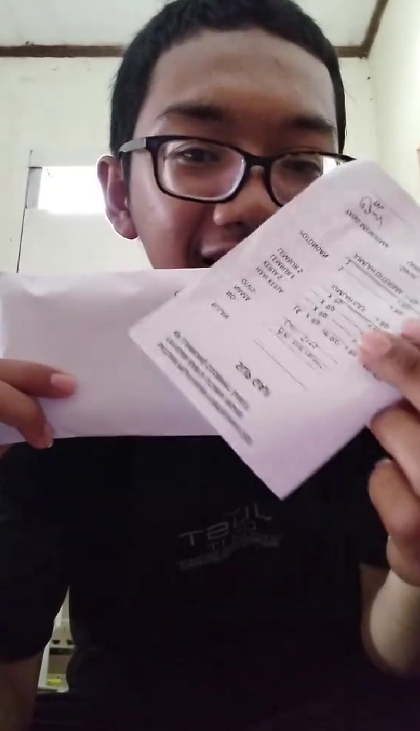 Viral pria ini spill gaji pertamanya jadi pencuci tray MBG, nominalnya dibandingin dengan guru honorer