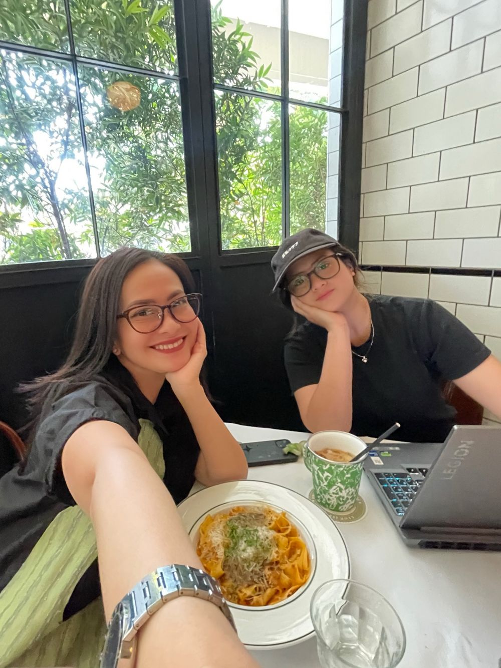 Gayanya bak fotocopy-an sang ibu, ini 9 potret transformasi Aiska Vairana putri sulung Ersa Mayori