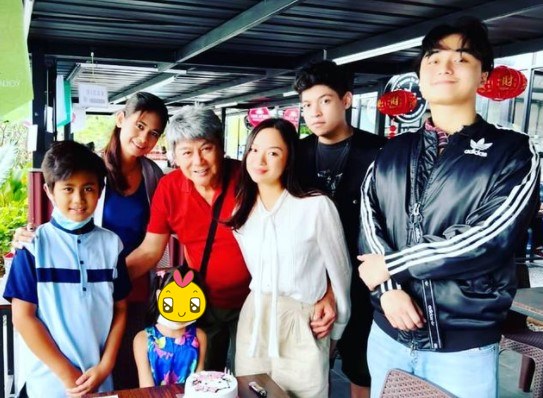 Kompak meski beda ibu, ini 9 potret kompak anak Willy Dozan dan Betharia Sonata bareng saudara sambung