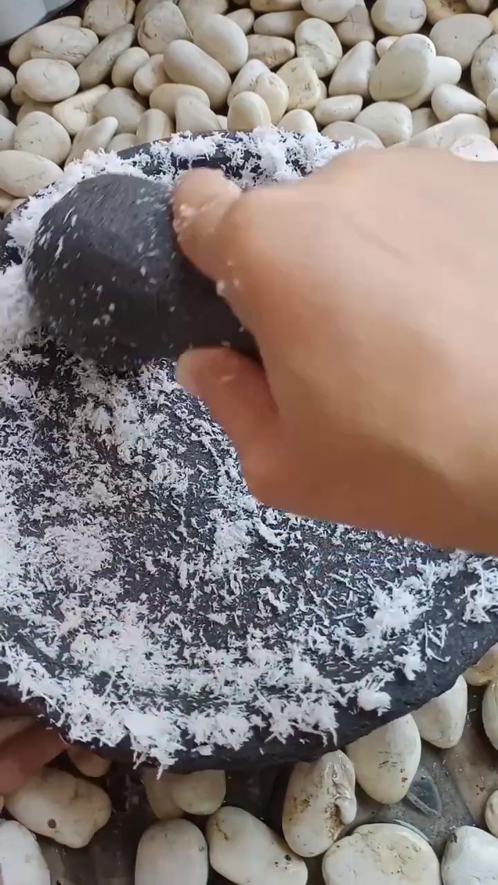 Punya cobek baru jangan langsung digunakan, cuci dengan cara sat set ini biar steril tanpa direndam