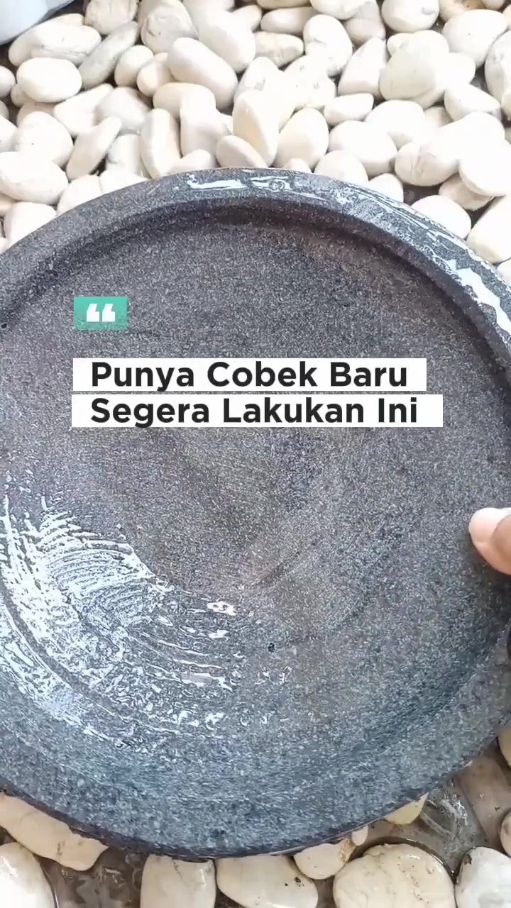 Punya cobek baru jangan langsung digunakan, cuci dengan cara sat set ini biar steril tanpa direndam