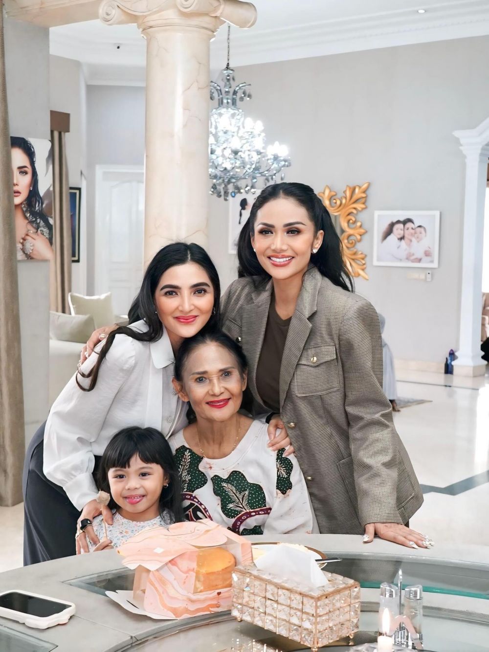 Kejar gelar doktor, Ashanty wawancarai Krisdayanti untuk disertasinya, 9 potretnya bikin adem