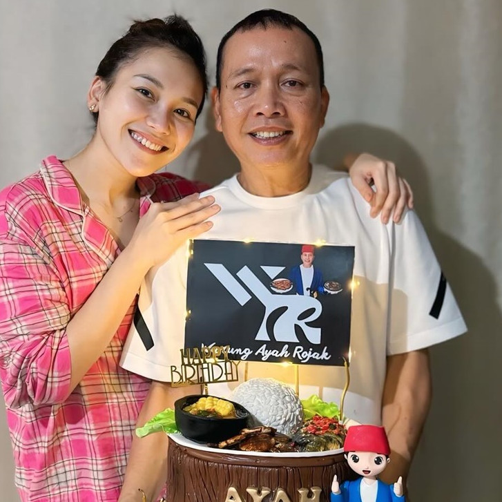 Potret manis 9 pedangdut bareng ayah tercinta, dari Ayah Ojak sampai yang jarang tersorot kamera
