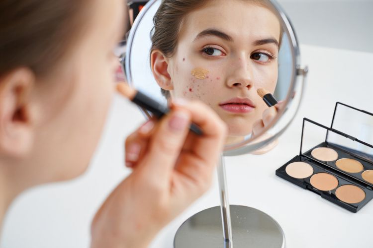 10 Concealer aman dan ampuh menutupi jerawat tanpa bikin kulit iritasi harga di bawah Rp 150 ribu