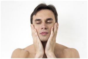 10 Serum untuk cowok berwajah kering harga di bawah Rp 150 ribu