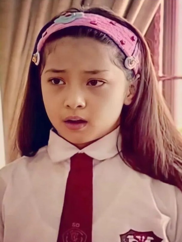 Bocah imut di iklan permen jadul kini kian tajir usai jadi istri konglomerat, intip 9 transformasinya