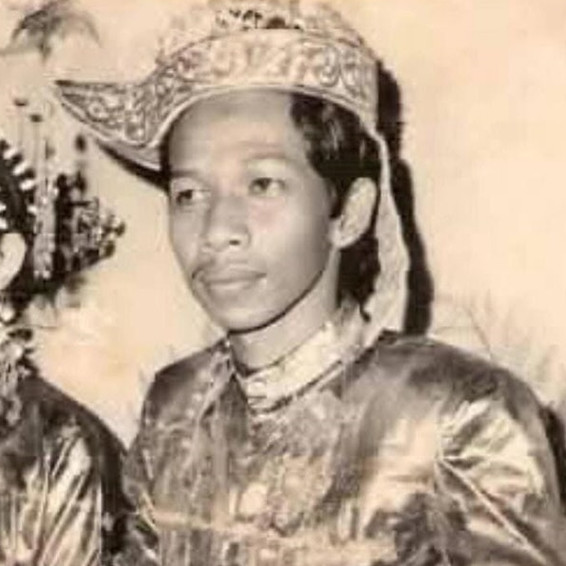 Pasha Ungu unggah foto lawas pernikahan orang tuanya di momen anniversary, paras ayahnya bikin salfok