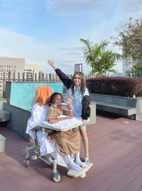 9 Potret kenangan Momo Geisha dengan Ibunda yang baru meninggal, berusaha ikhlas melepas selamanya