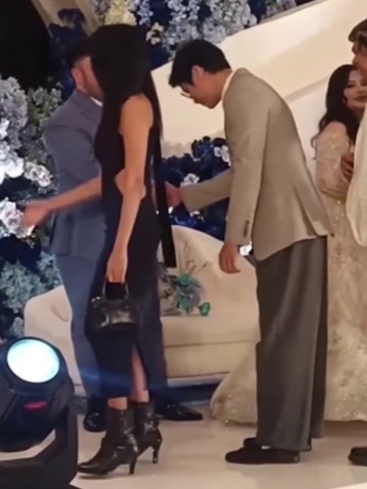 Tak suka kondangan, ini 9 potret Dikta menghadiri pernikahan, sosok gandengan jadi sorotan