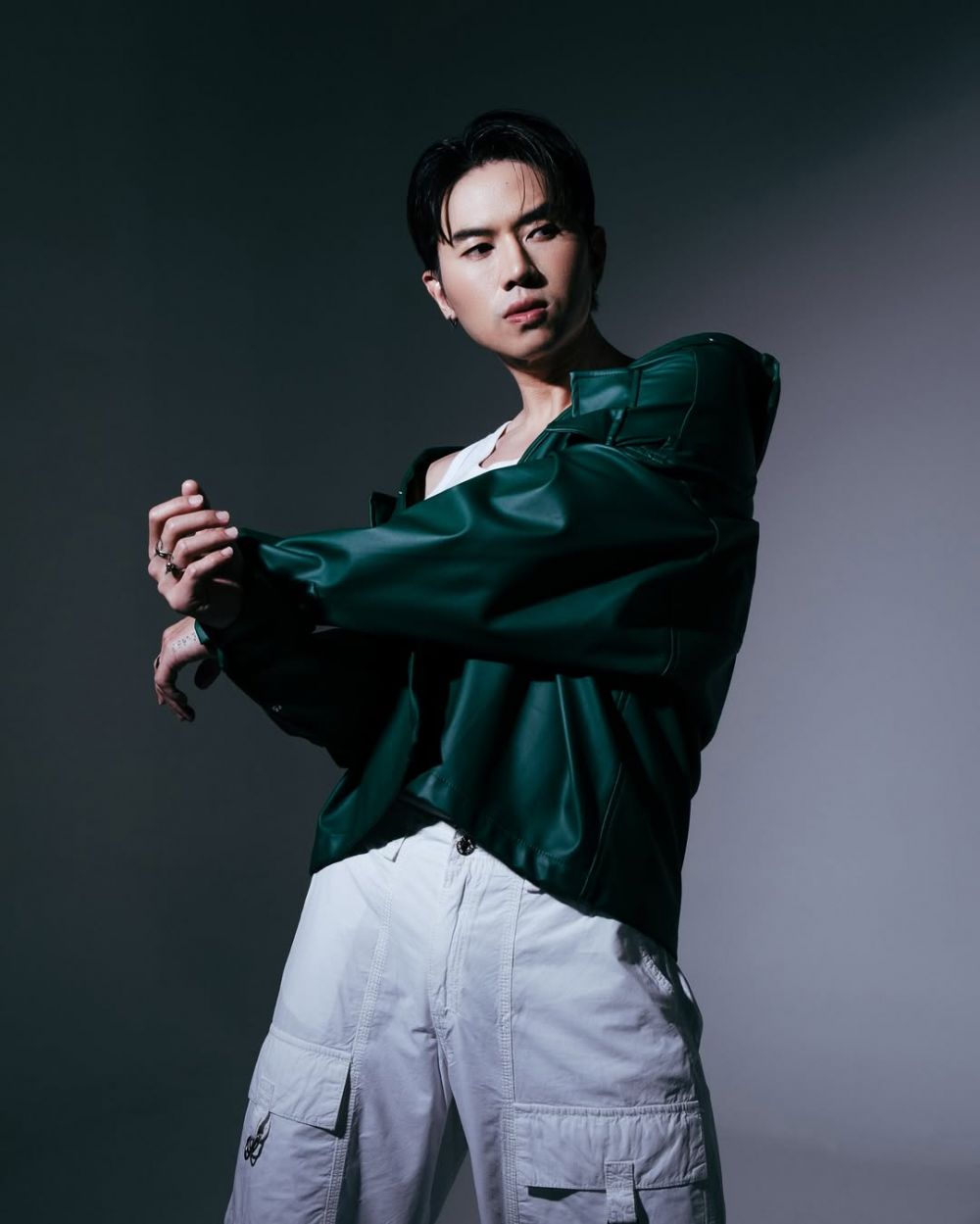 Ternyata bukan sekadar untuk estetika, ini 9 potret Rafael Tan usai oplas karena alami masalah mata