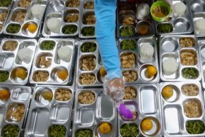 Istana tanggapi usulan penghentian program Makan Bergizi Gratis imbas banyak kasus keracunan