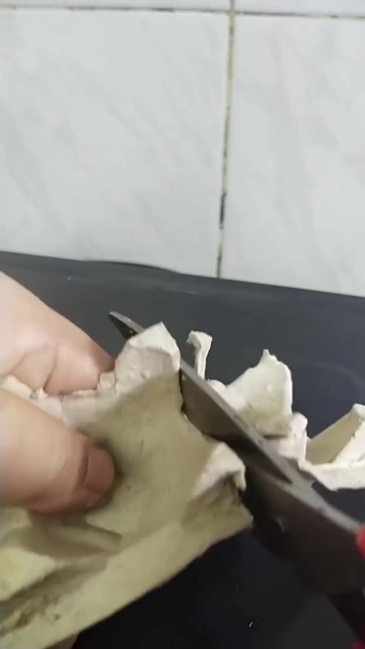 Kompor gas mudah bergeser karena lantai keramik yang licin? Coba gunakan 1 sampah dapur ini biar kokoh