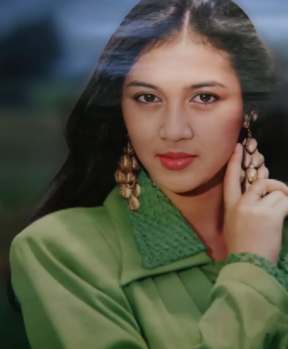 Runner up kontes majalah sampul ini kini jadi anggota DPR RI, intip 9 potretnya di awal karier