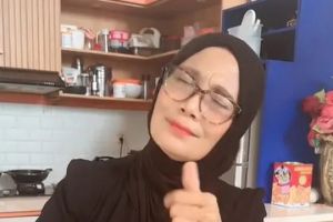 5 Potret dapur Nursyah ibunda Indah Permatasari, sederhana menyatu dengan ruang makan