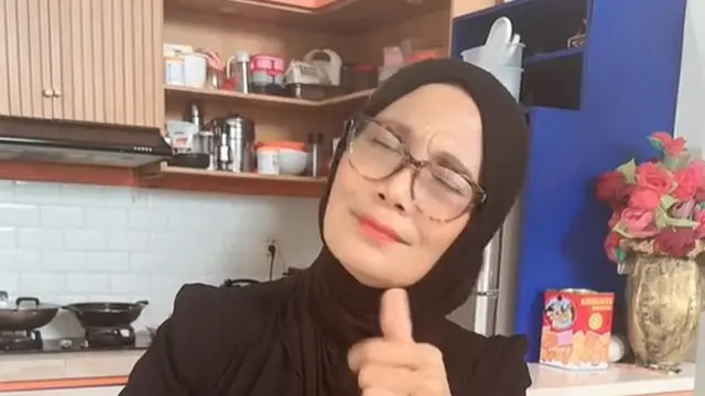 5 Potret dapur Nursyah ibunda Indah Permatasari, sederhana menyatu dengan ruang makan