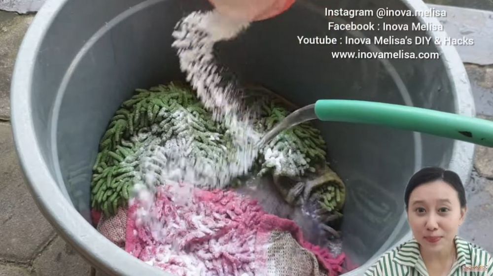 Rahasia anti bau, cara bersihkan keset kusam cuma pakai bahan dapur ini