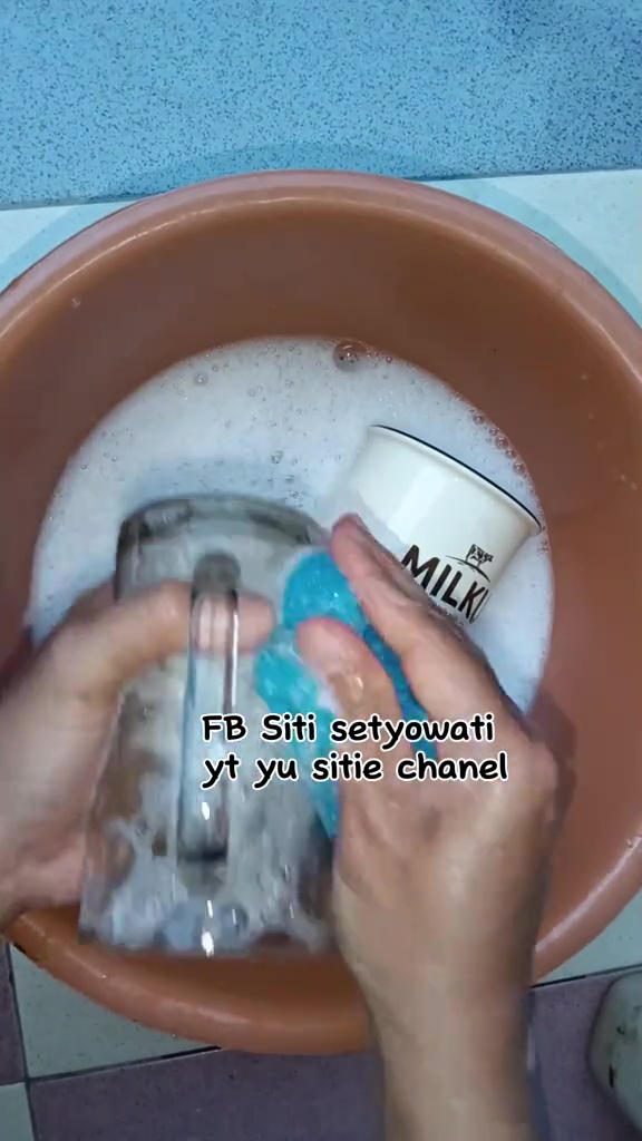 Lebih aman tanpa sitrun dan cairan pemutih, ini trik cuci gelas kusam cuma dengan 2 bahan dapur