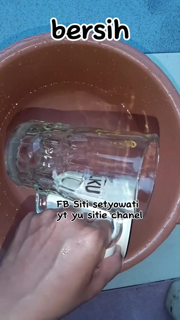 Lebih aman tanpa sitrun dan cairan pemutih, ini trik cuci gelas kusam cuma dengan 2 bahan dapur