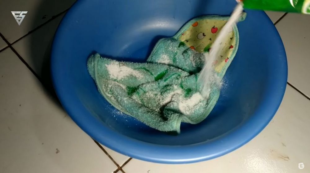 Cara jitu mencuci kain lap dapur kusam jadi seperti baru tanpa kucek dan sikat