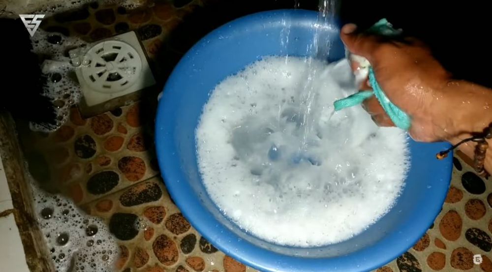Cara jitu mencuci kain lap dapur kusam jadi seperti baru tanpa kucek dan sikat