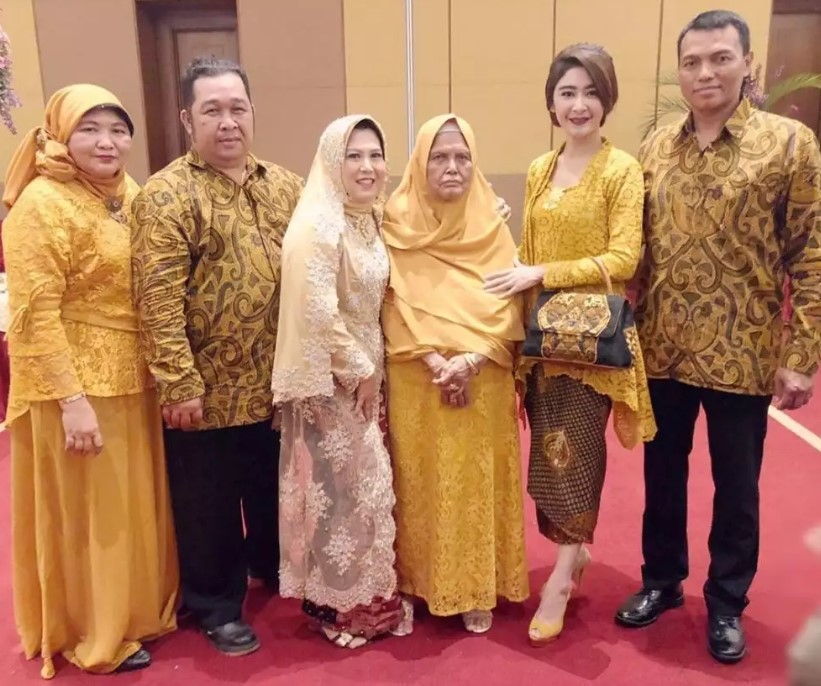 Jadi mantu idaman, ini potret kebersamaan 8 penyanyi dangdut dan ibu mertua, penuh kehangatan
