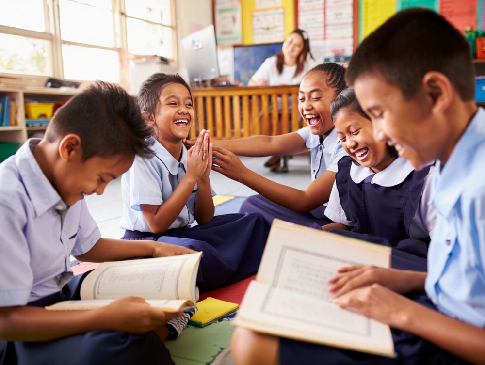 50 Pantun nasehat 4 baris anak sekolah bersajak AB AB, lucu tapi sarat makna