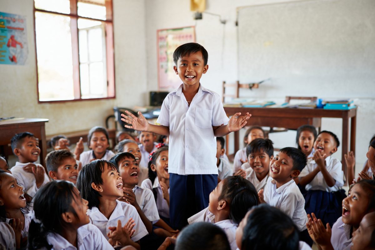50 Pantun nasehat 4 baris anak sekolah bersajak AB AB, lucu tapi sarat makna