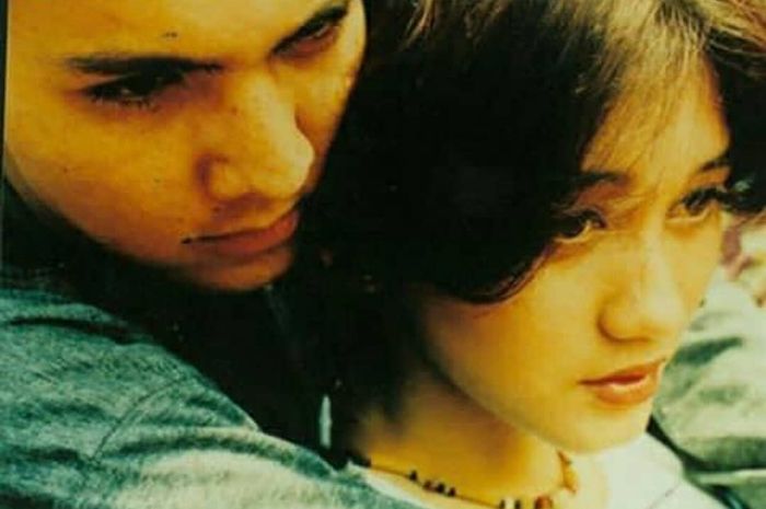Dulu jadi couple goals, intip 11 potret nostalgia romansa Ryan Hidayat dan Nike Ardilla di era 90-an
