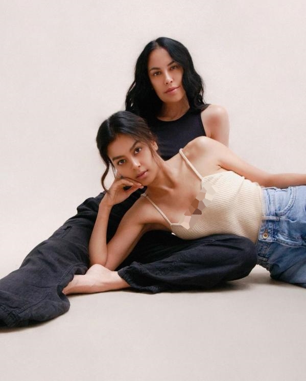 Potret 9 seleb cantik dan putrinya, parasnya plek ketiplek meski usia beda puluhan tahun