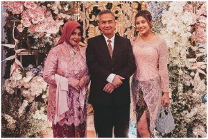 Kini tinggal di Australia, ini 9 momen manis kebersamaan Awkarin dengan keluarga, penuh kehangatan