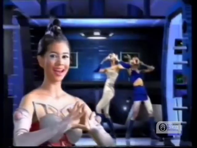 Wanita berambut nyentrik di iklan 2000-an kini jadi anggota DPD RI, intip 9 potretnya di awal karier