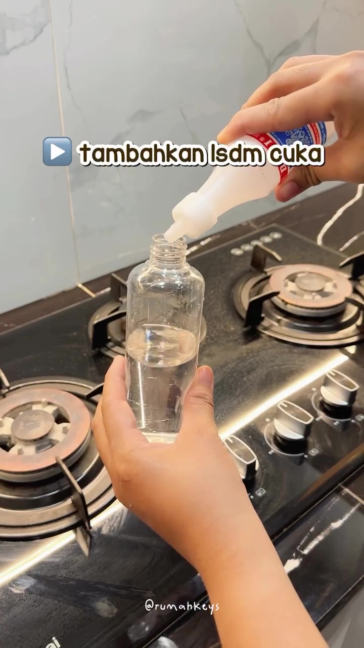 Kompor sudah dibersihkan tapi masih dekil karena bekas sabun? Gunakan 2 bahan ini agar lebih kinclong