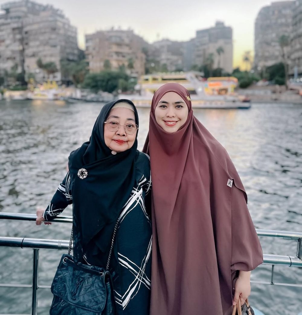 Sedang kuliah di Mesir, intip 7 momen Okie Setiana Dewi menyusuri Sungai Nil jadi sorotan