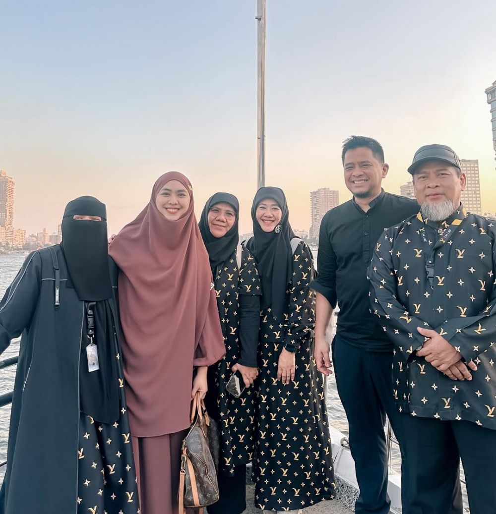 Sedang kuliah di Mesir, intip 7 momen Okie Setiana Dewi menyusuri Sungai Nil jadi sorotan