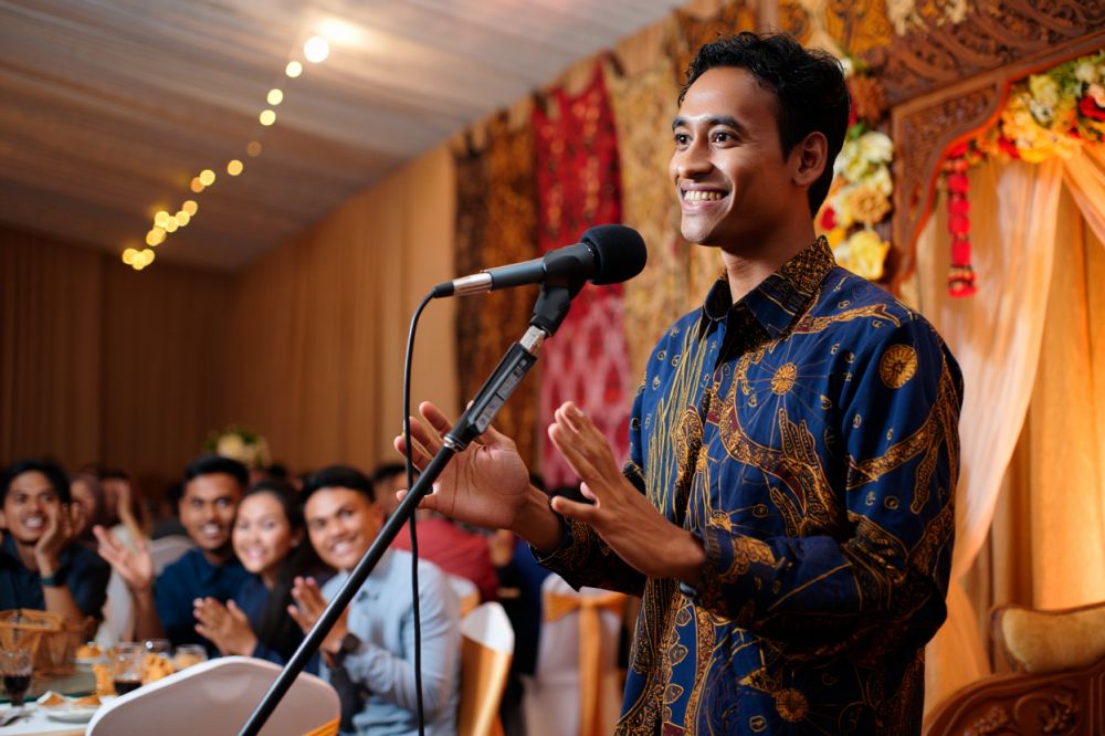 50 Pantun acara lamaran untuk MC terbaik 2025, bikin suasana meriah dan berkesan