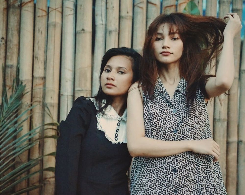 Beda nasib dengan kakaknya, ini 11 potret Indah Permatasari bareng Sinta Mutiara, sibling goals