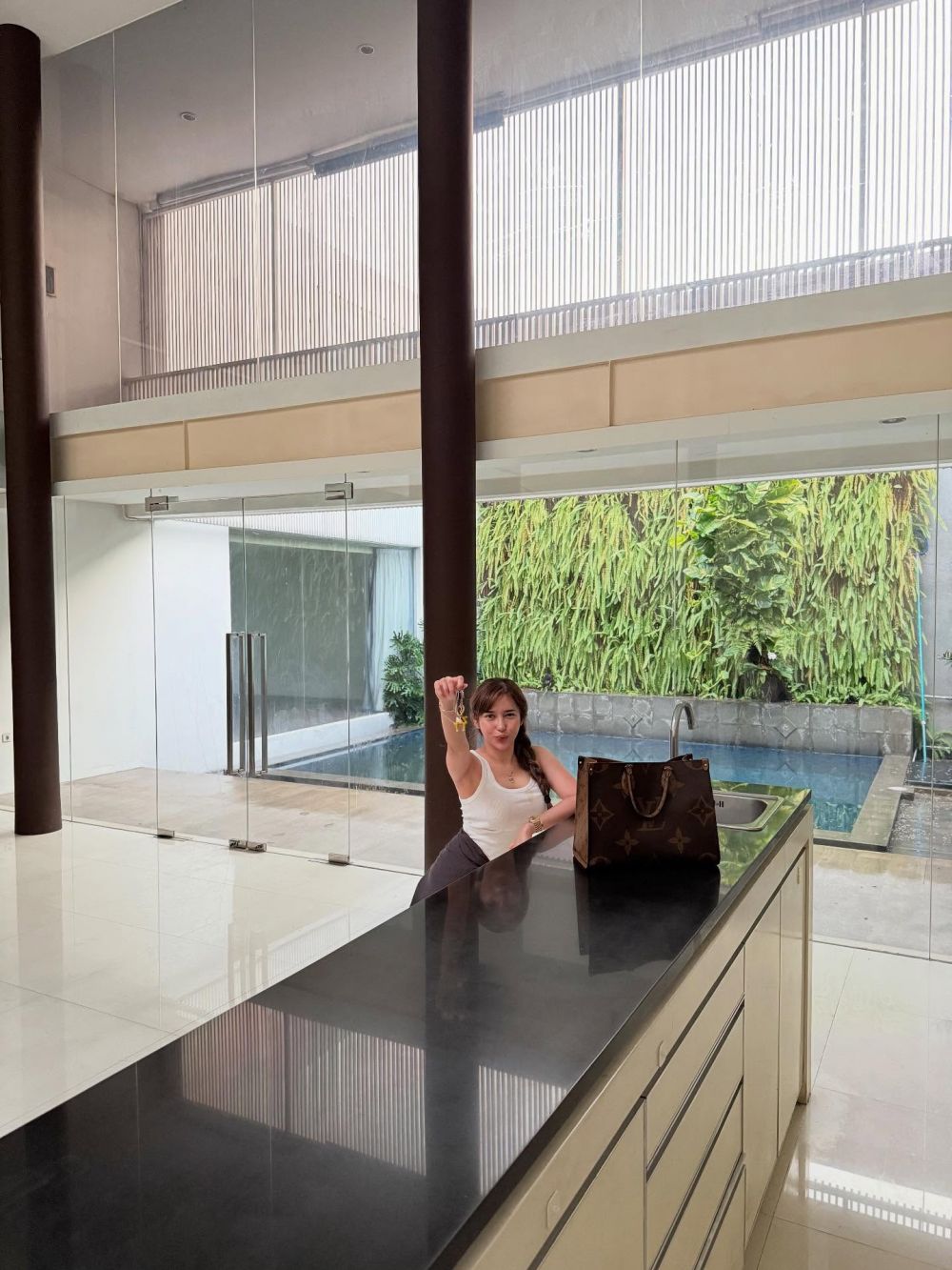 Pasca cerai kariernya moncer, seleb TikTok Dilan Janiyar pamer beli hunian mewah, ini 9 potretnya