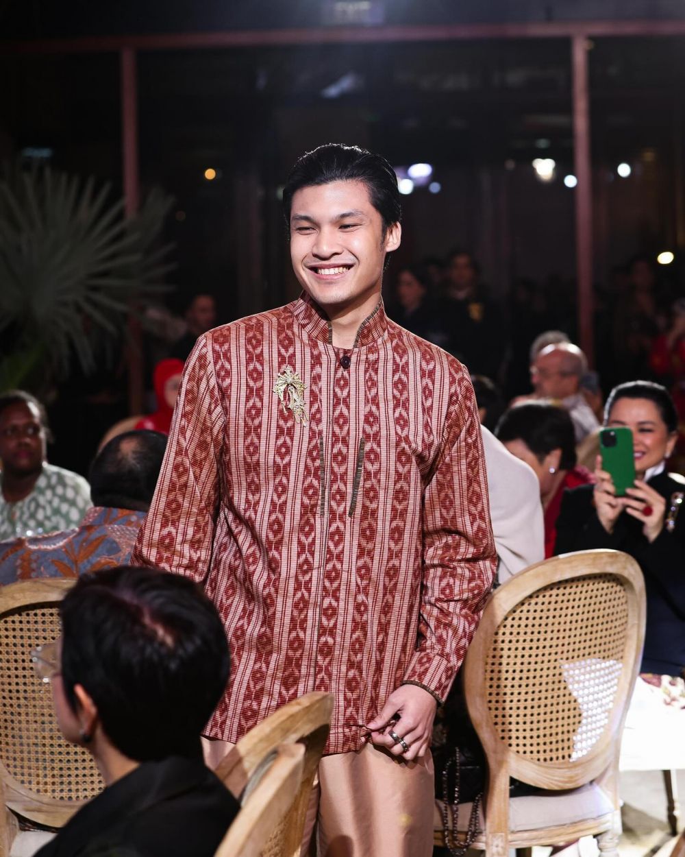 Dikira pacar padahal anak, ini 9 pesona Pasha Mahindra usianya terpaut 27 tahun dengan Indira Soediro