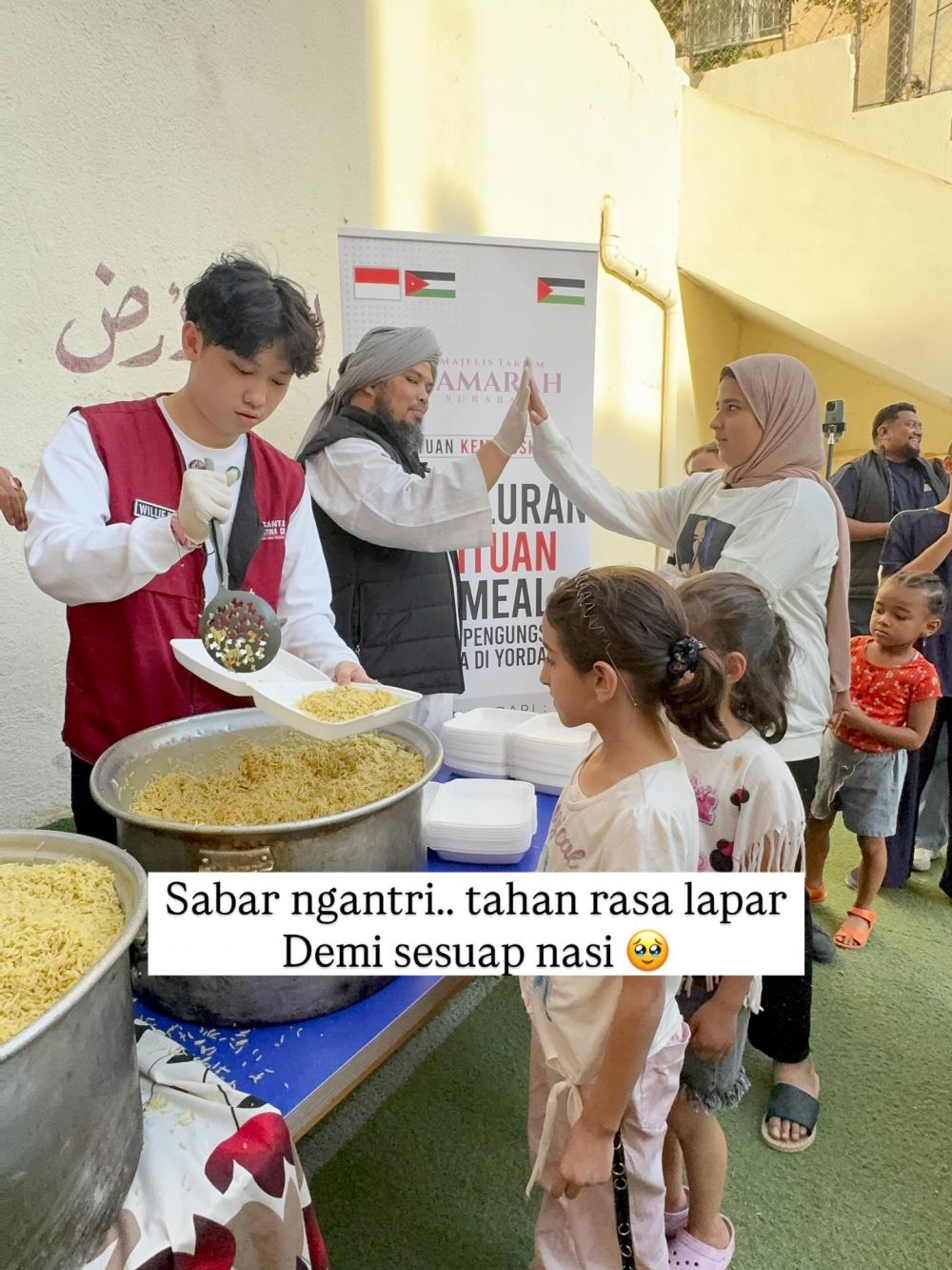 9 Potret Willie Salim beri donasi sembako untuk pengungsi Gaza, semangat berbaginya tuai sanjungan