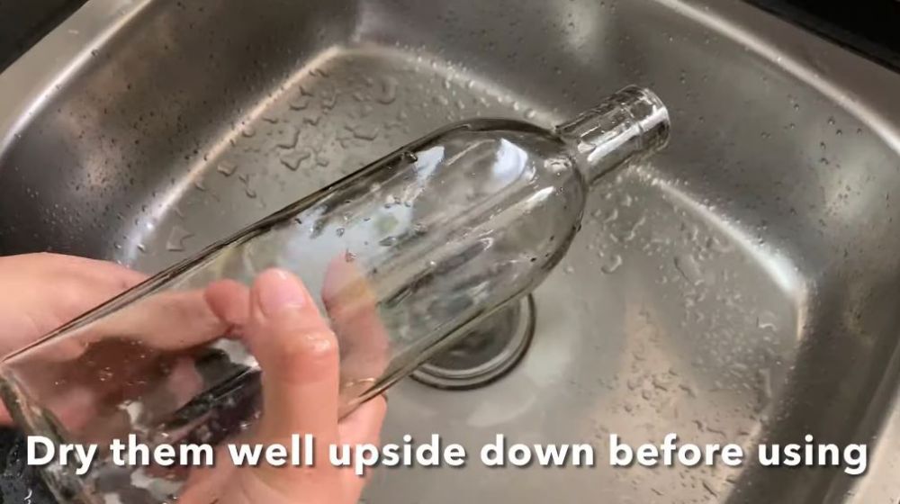 Trik jitu bersihkan botol kaca bekas minyak tanpa sikat, cuma pakai bahan dapur