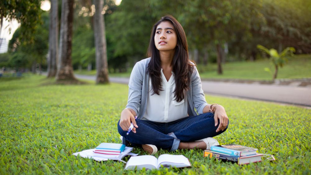 100 Kata-kata sedih menyentuh hati anak rantau, relate banget buat yang lagi jauh dari rumah