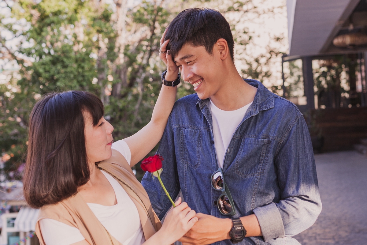 100 Kata-kata gombalan maut kenalan, bikin senyum seharian