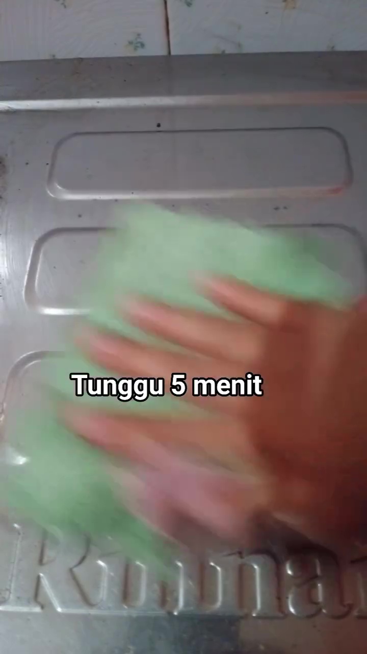 Tak perlu beli cairan pembersih mahal, gunakan 2 bahan dapur ini untuk basmi kerak di bodi kompor