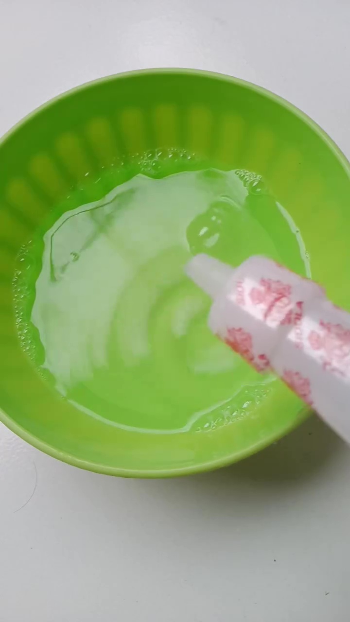 Tak perlu beli cairan pembersih mahal, gunakan 2 bahan dapur ini untuk basmi kerak di bodi kompor