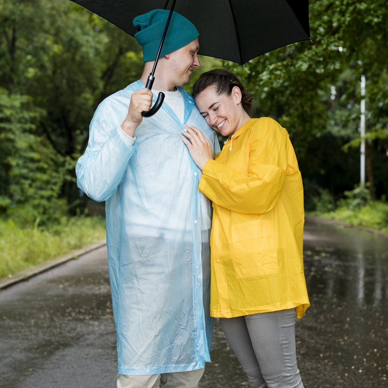 100 Kata-kata gombalan maut saat hujan, romantisnya menyatu dengan alam