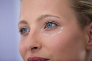 Awet muda tanpa skincare mahal, ini cara kencangkan wajah keriput pakai dua bahan makanan