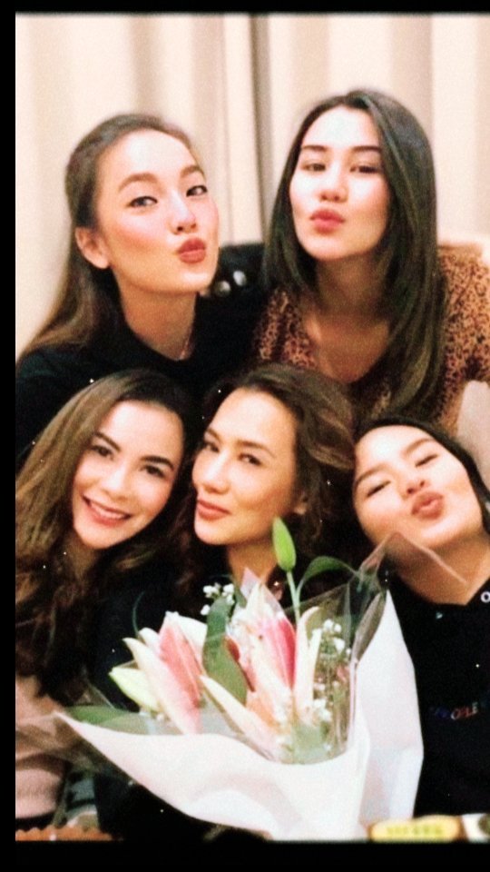 Reza Artamevia punya anak angkat cantik, intip 11 potret kebersamaannya yang belum banyak orang tahu