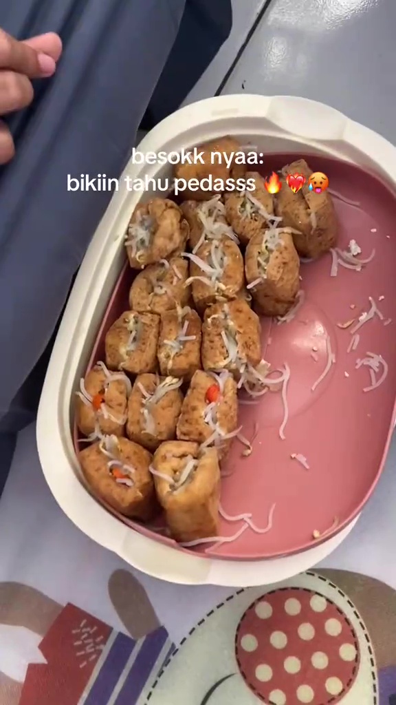 Momen kreatif para siswa SMA daur ulang lauk MBG, sulap tahu goreng jadi camilan yang lezat