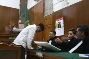 Vadel Badjideh divonis 9 tahun penjara dan denda Rp1 miliar atas kasus pencabulan dan aborsi