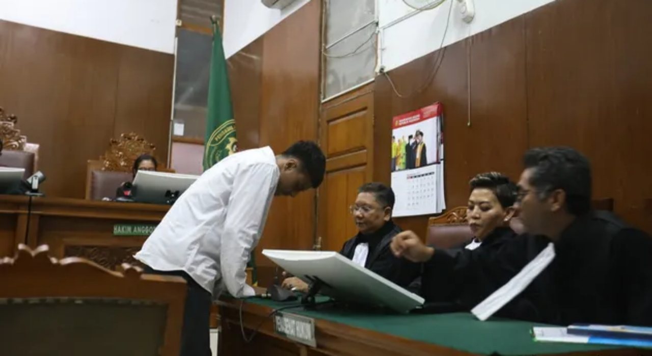 Vadel Badjideh divonis 9 tahun penjara dan denda Rp1 miliar atas kasus pencabulan dan aborsi